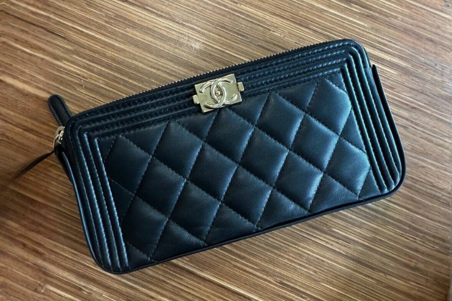 Sell Your Luxury Handbags for Cash in Johor, Malaysia - review：“Highly recommend Kristal — she made the selling process so easy and trustworthy. Cash was received right away!”